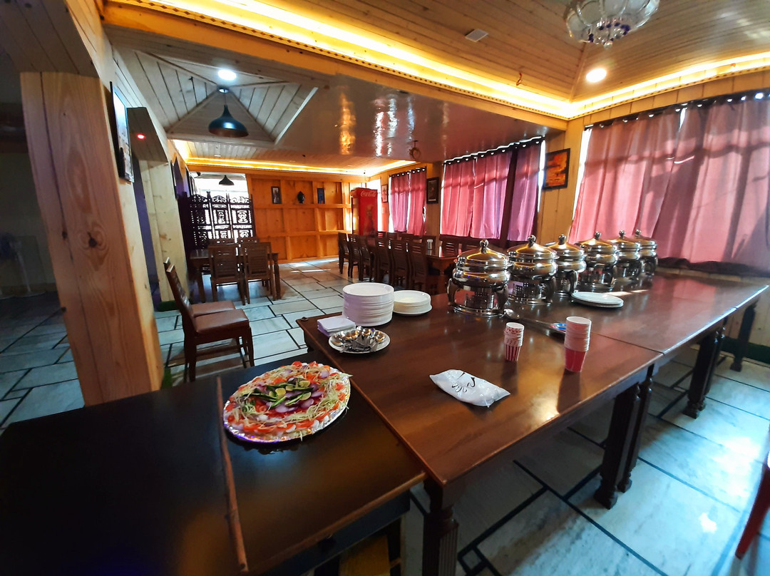 Hotel Raj Golden & Restaurant主图