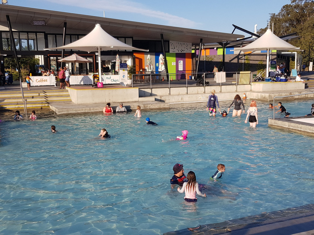 Springfield Lakes Hotel主图