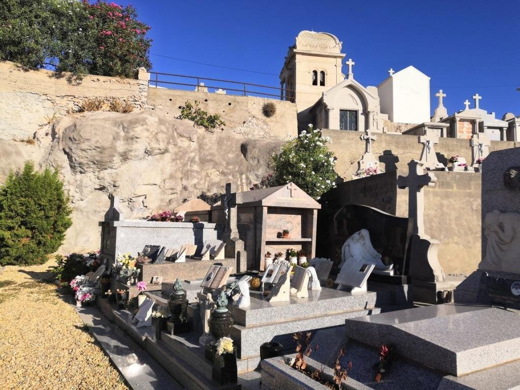 Cimetière le Py-赛特必去景点