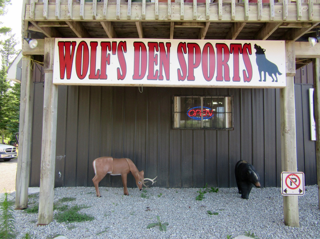 Wolf's Den Sporting Supplies景点图片