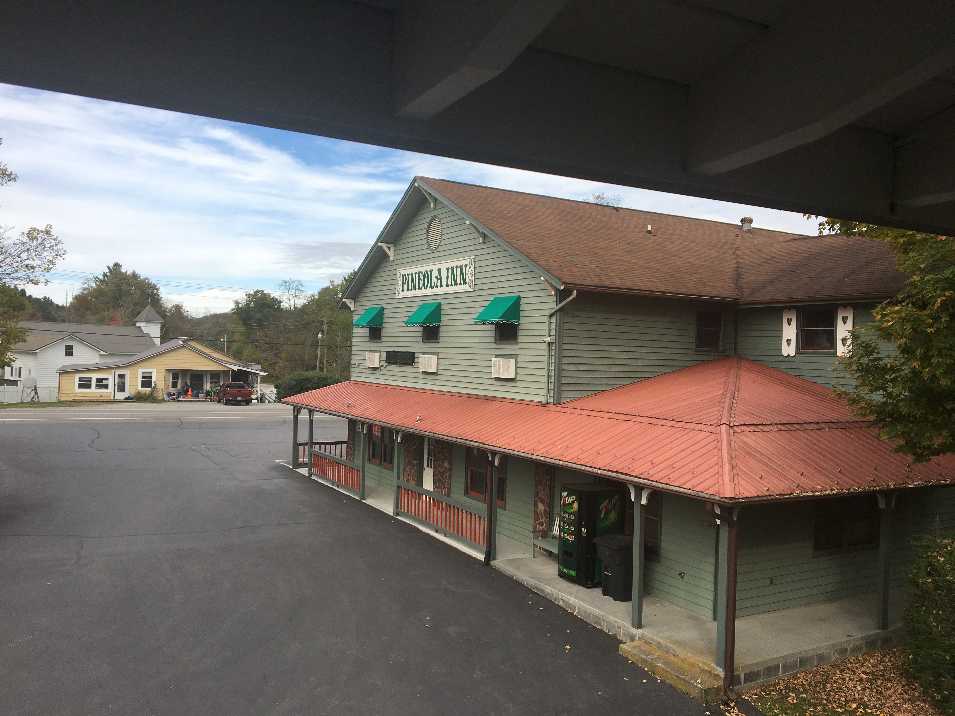 The Pineola-官方
