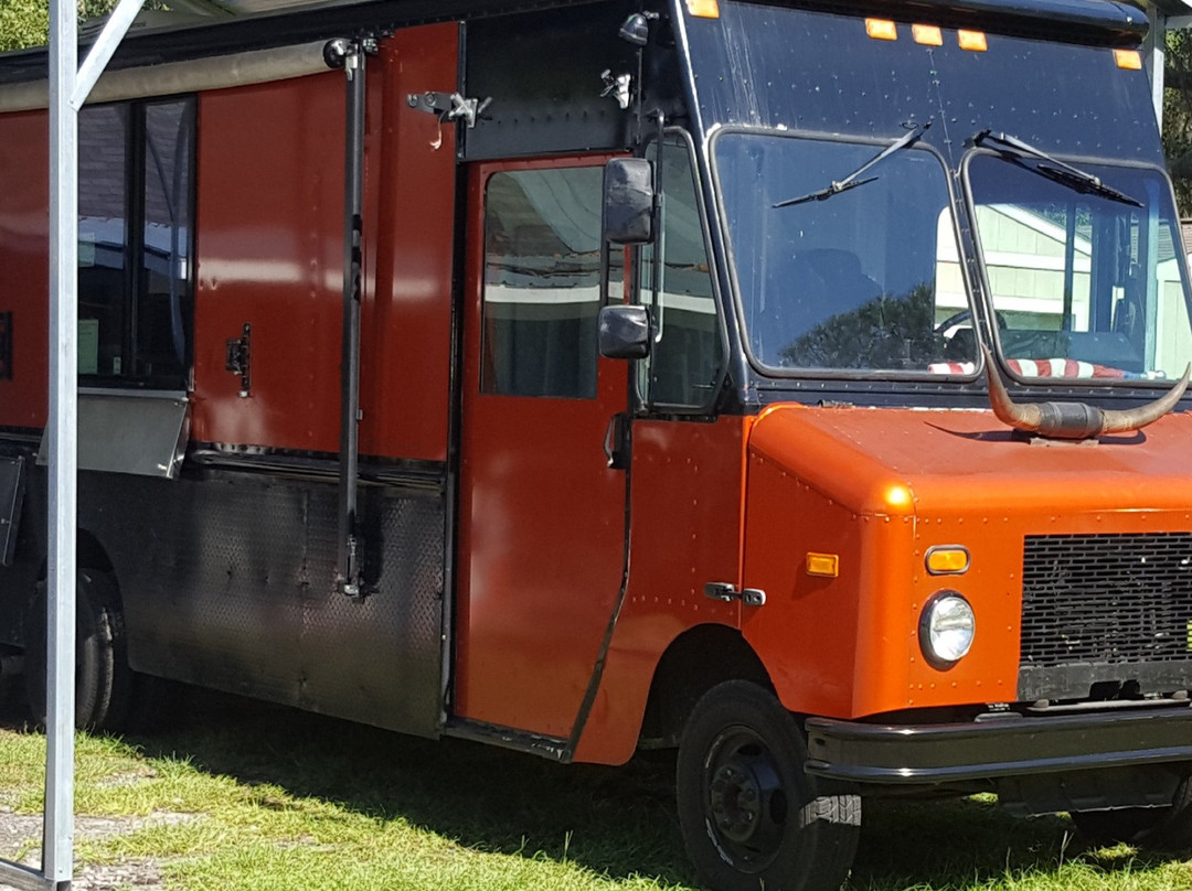 Bloomingdale旅游景点-A Guy A Girl and A Red Door