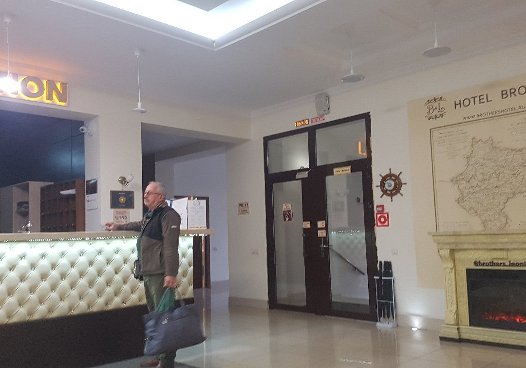 Brothers Hotel主图