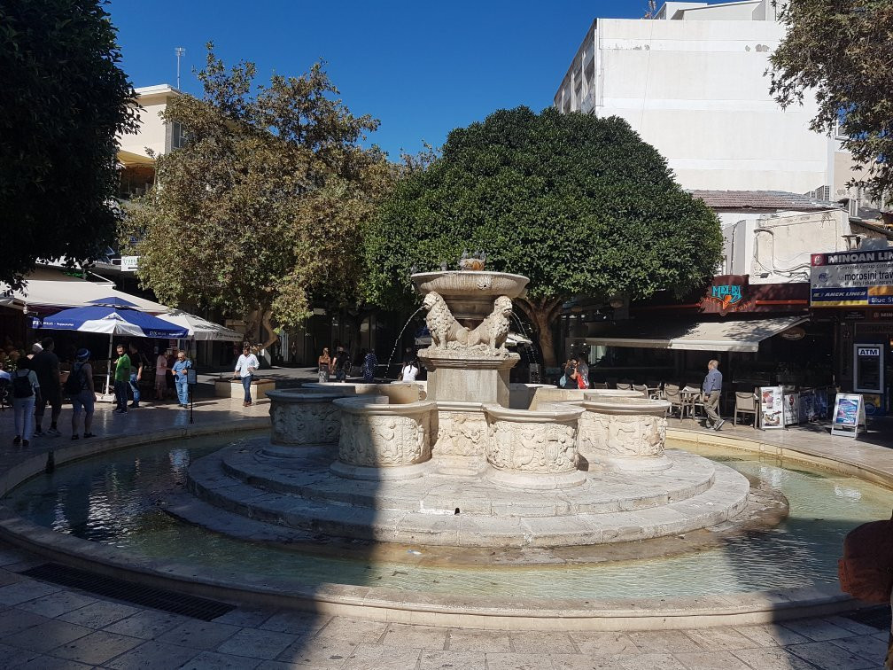 Morosini Fountain (Lion's Fountain)景点图片