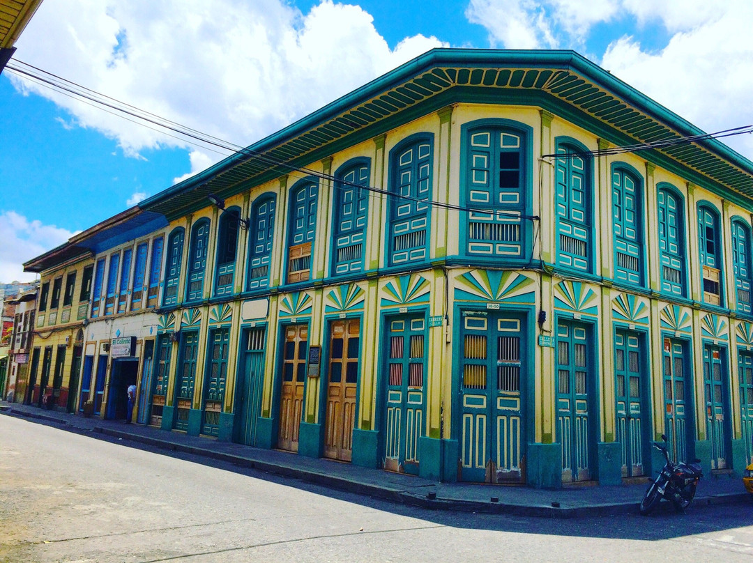 Calarca旅游景点-Plaza de Bolivar