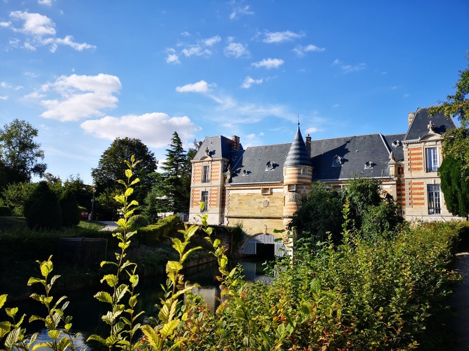 Chateaux du Marche-香槟地区沙隆必去景点