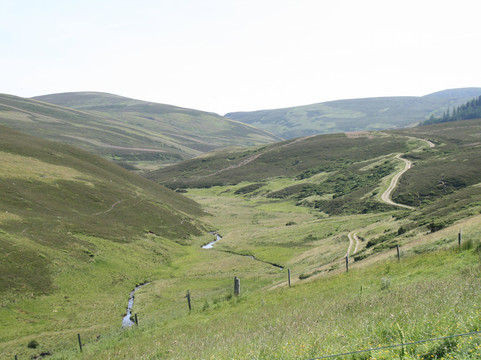 Tesla Hire Aberdeen-阿伯丁必去景点