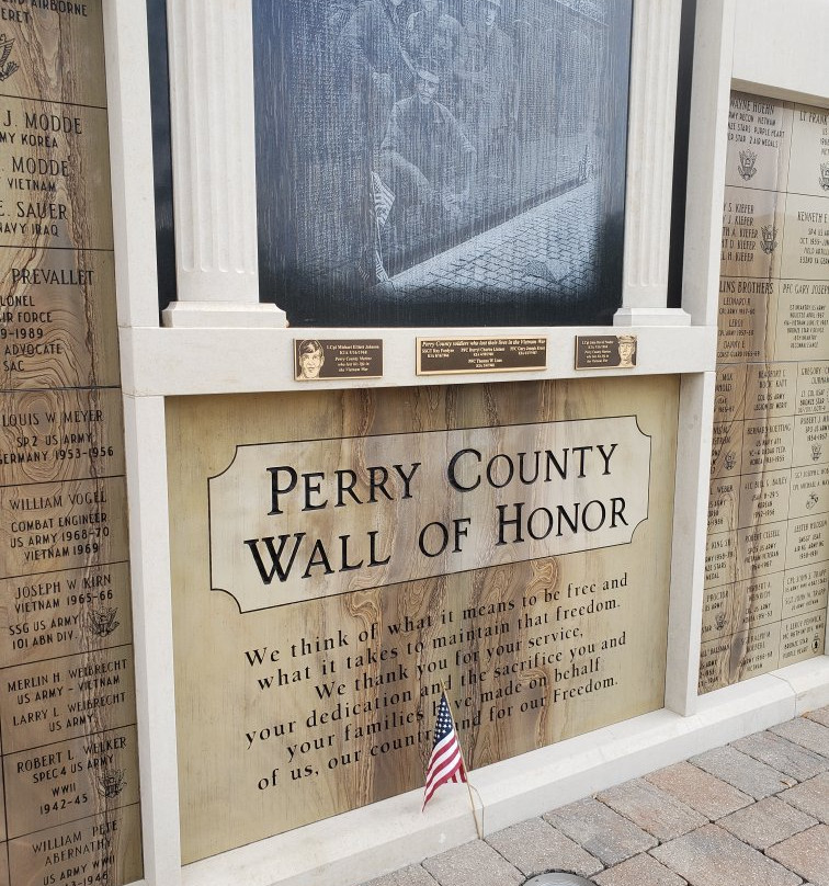 Perry County Veterans Wall Of Honor-Perryville必去景点