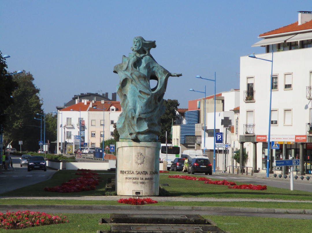 Estatua Princesa Santa Joana景点图片