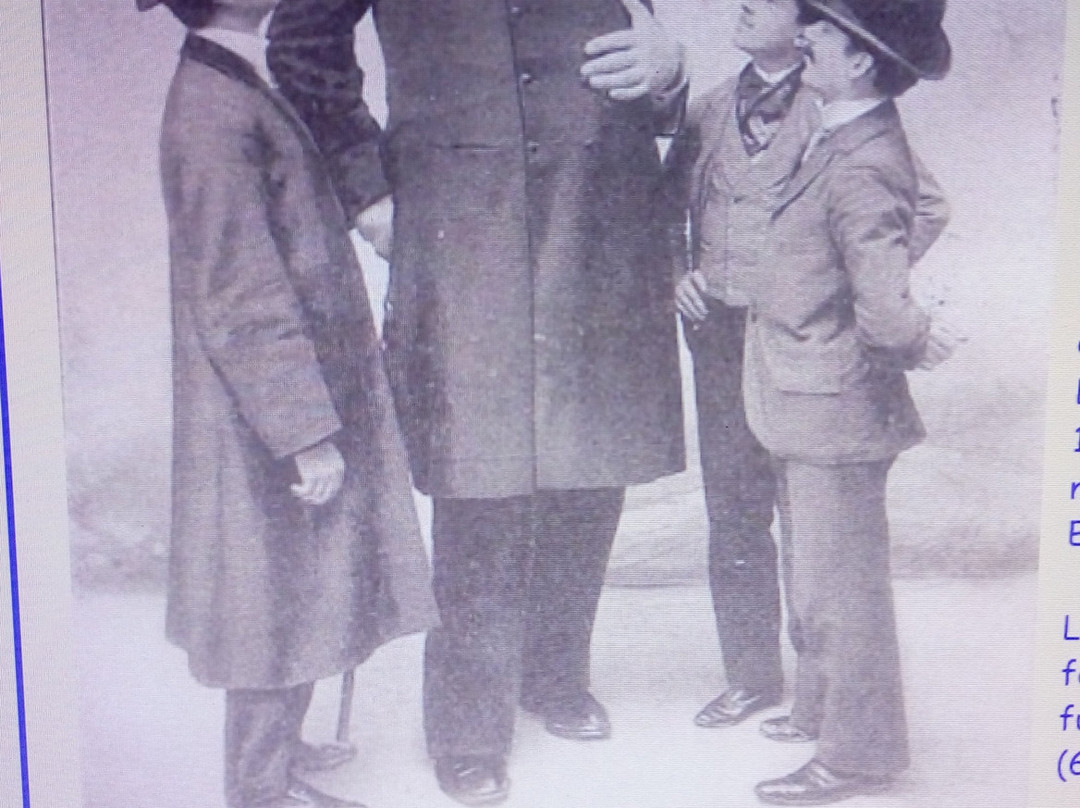 Le Statue dei fratelli giganti Ugo景点图片