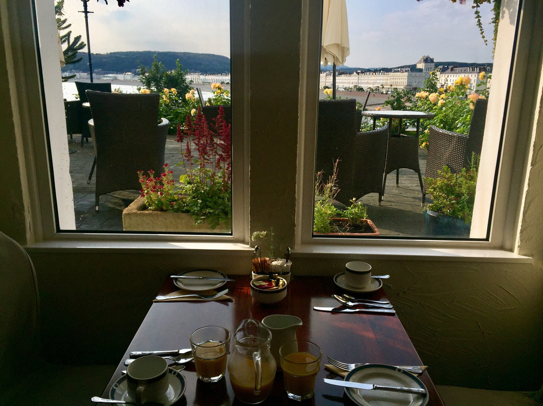 布莱恩-Y-摩尔酒店主图