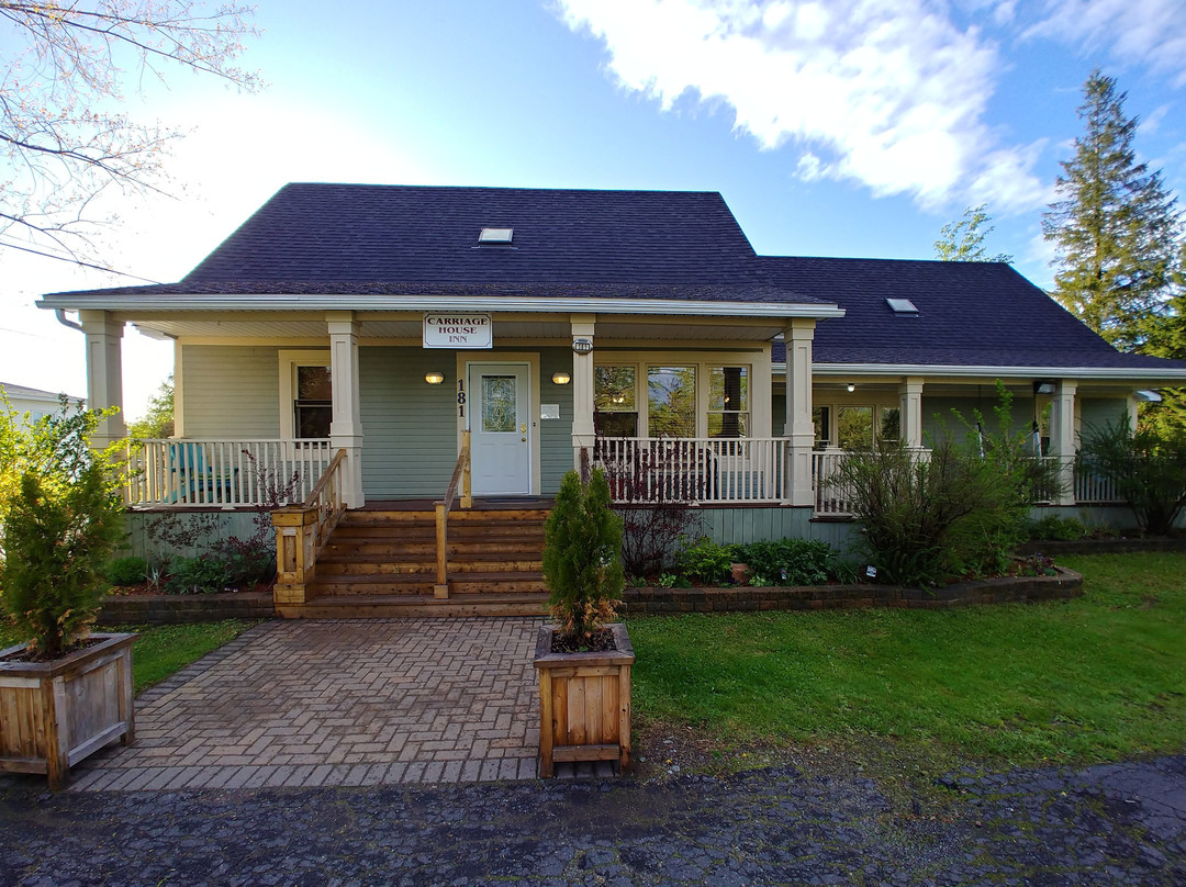 Carriage House Inn主图