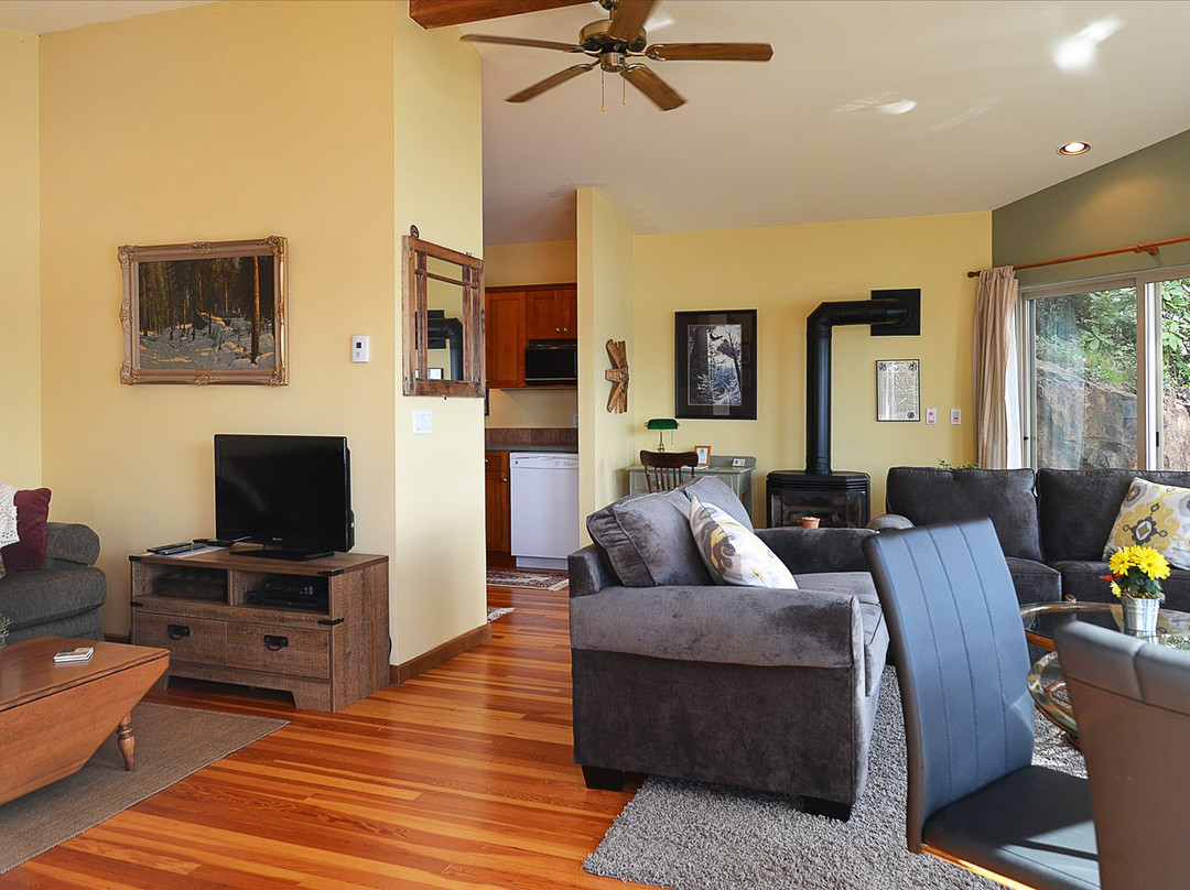 Soames Point Oceanfront Suite主图