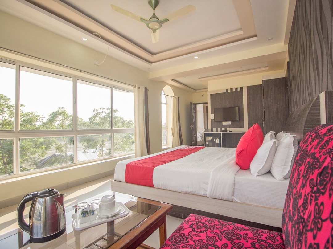 Hotel Debrani International主图