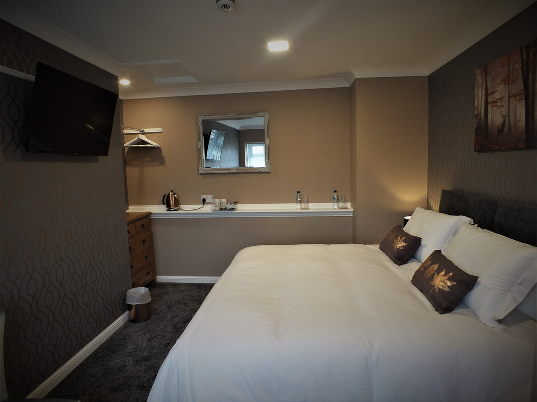 The Crown Hotel主图