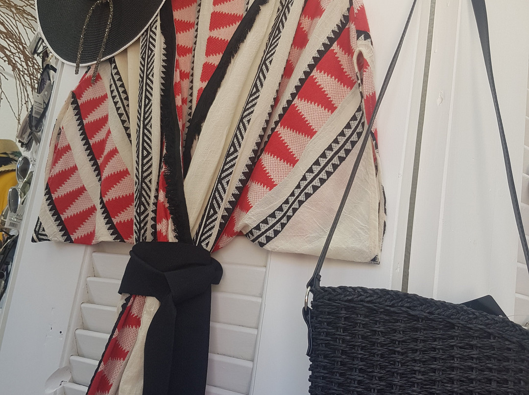 Isla store-Plaka必去景点