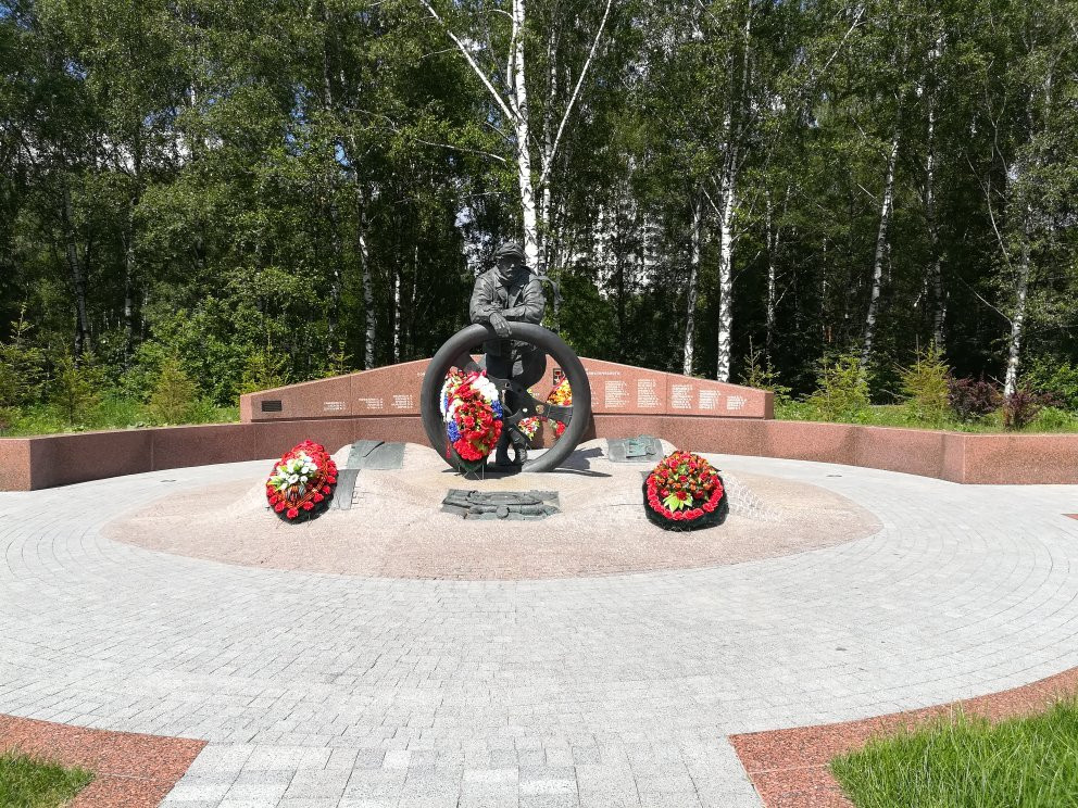 Monument to the Heroes of Motorists景点图片