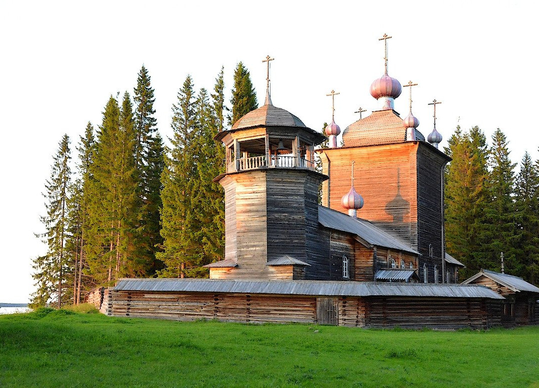 Ilinskiy Vodlozersky Churchyard景点图片