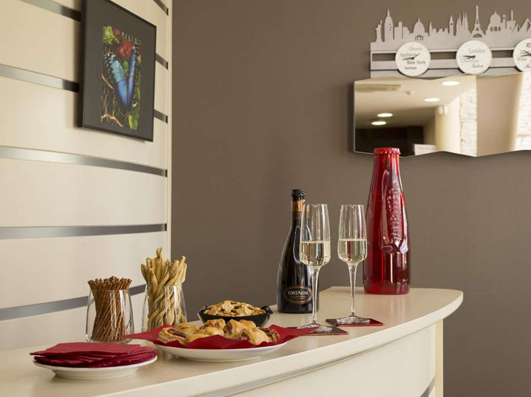 水晶皇宫酒店主图