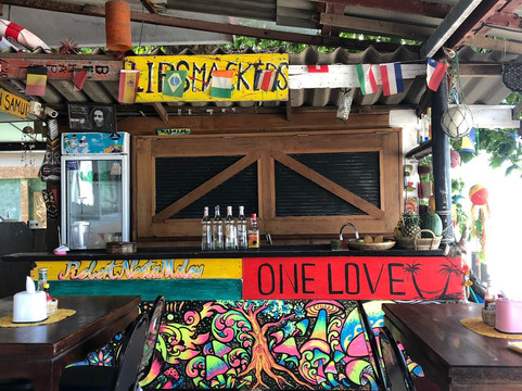 Lipsmackers Beach Bar-查汶海滩必去景点