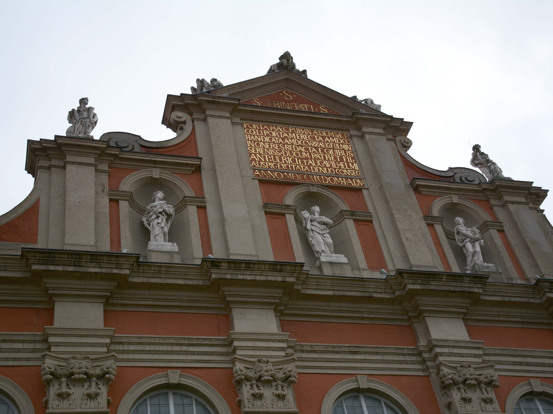 St. Trinitatis Kirche景点图片