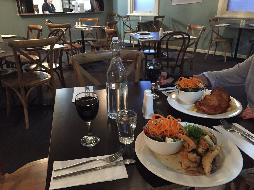 Grong Grong餐馆和美食-Charles Sturt Hotel