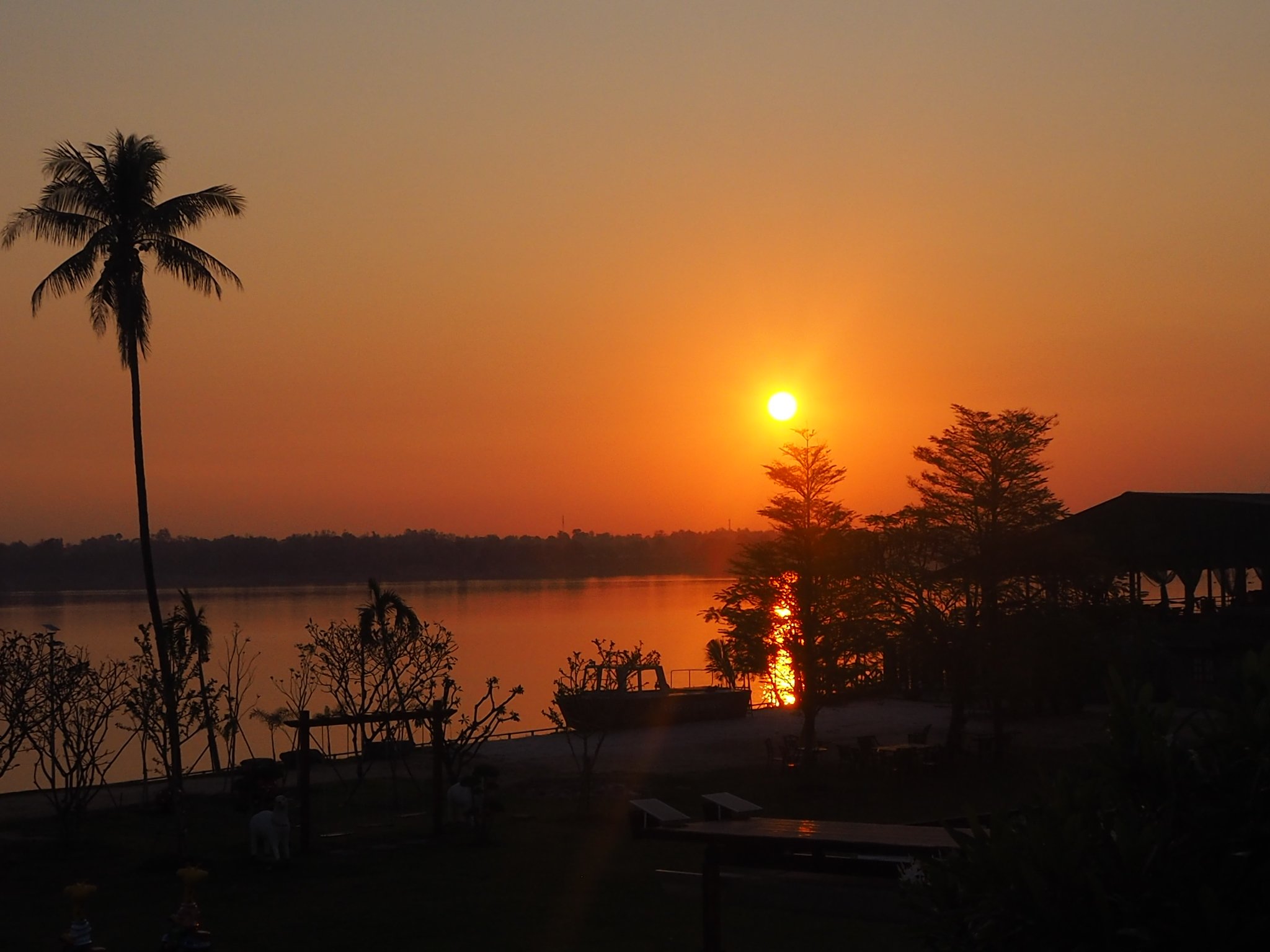 Vieng Khong Hotel-官方