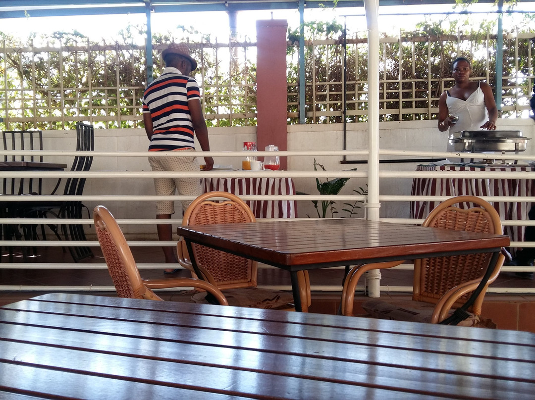 Two Seasons Hotel主图