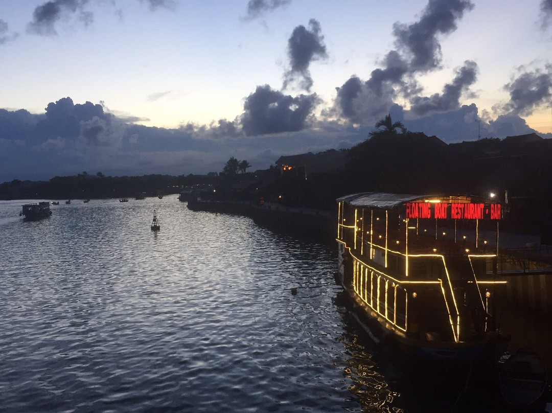 Floating Boat Hoi An Bar & Restaurrant