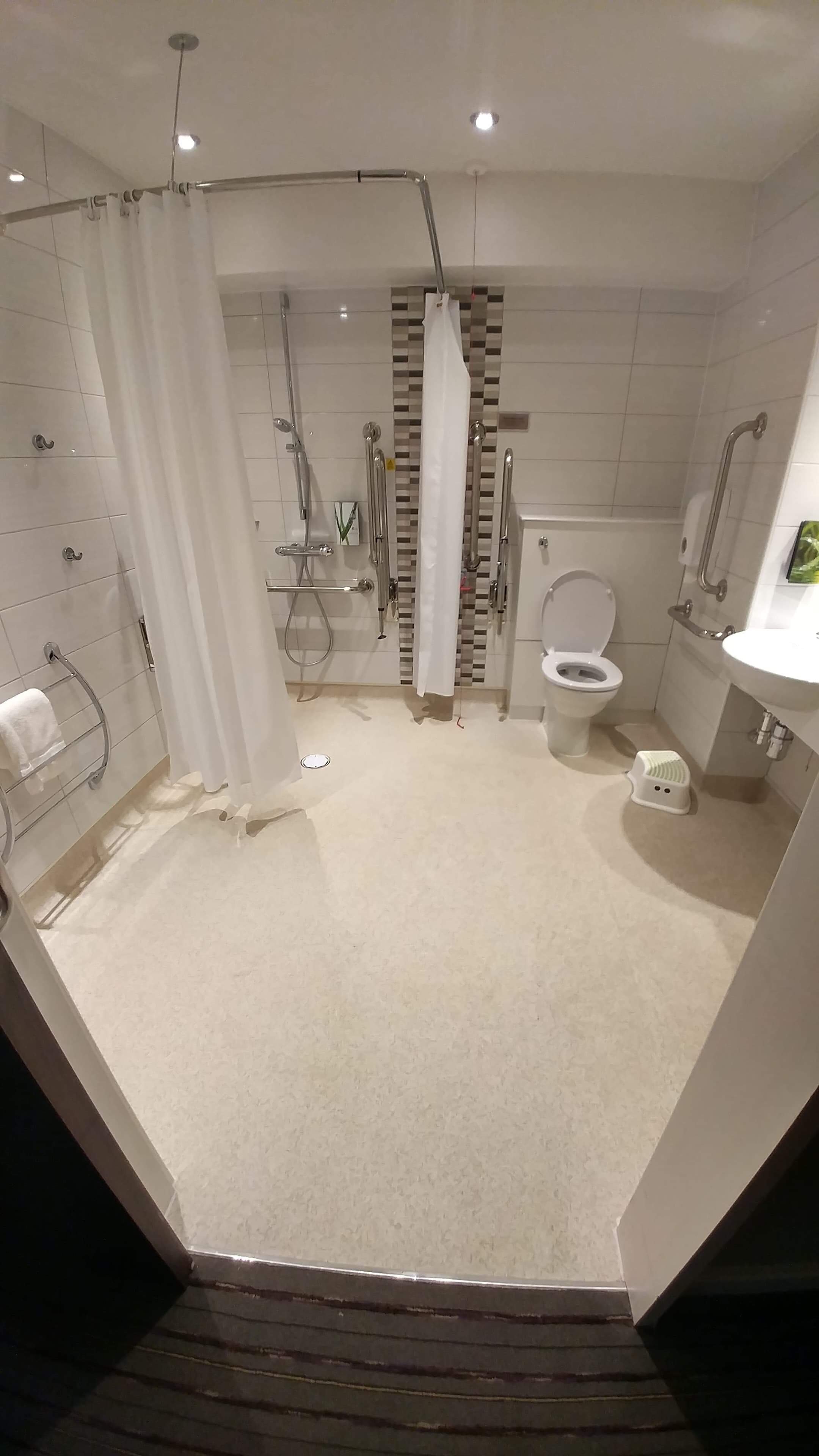 Premier Inn Bude hotel-浴室