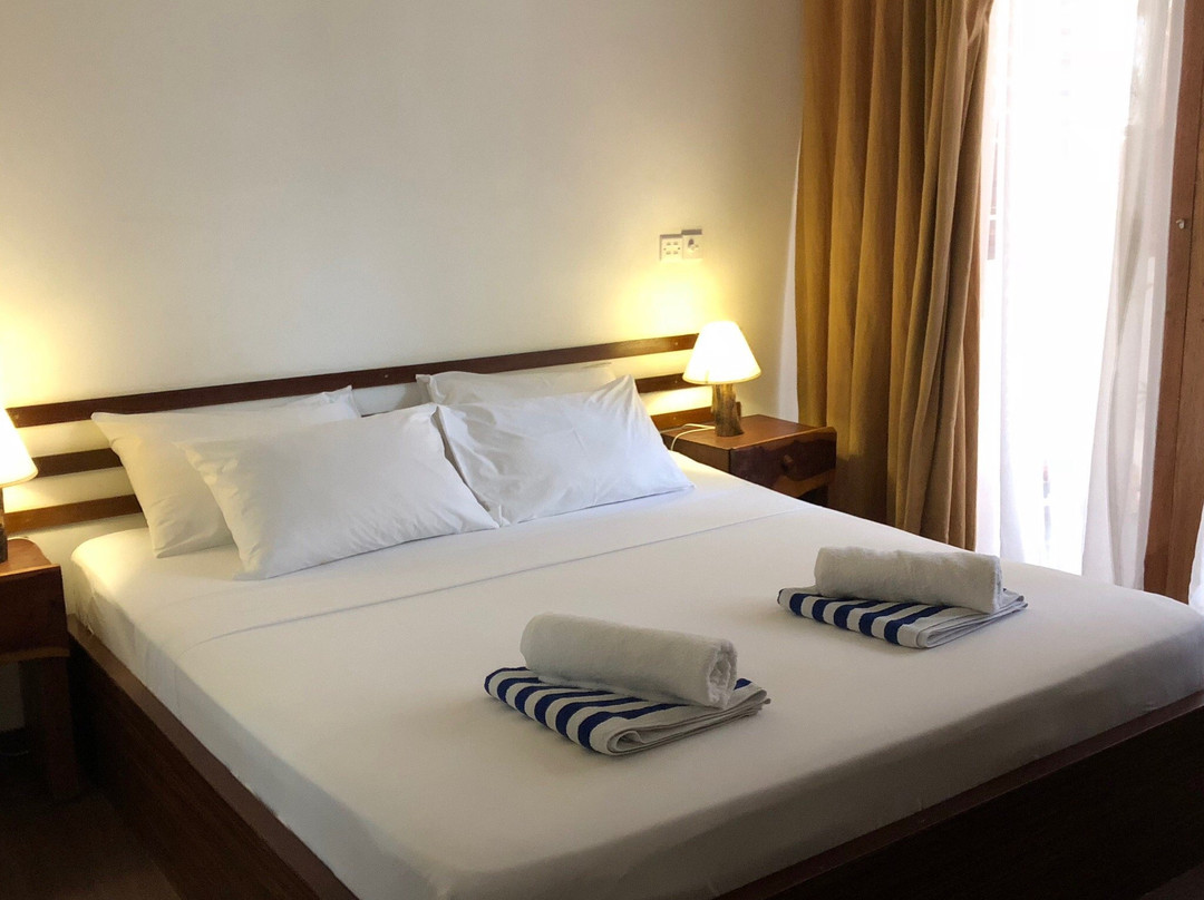 Dhiffushi White Sand Beach Hotel主图