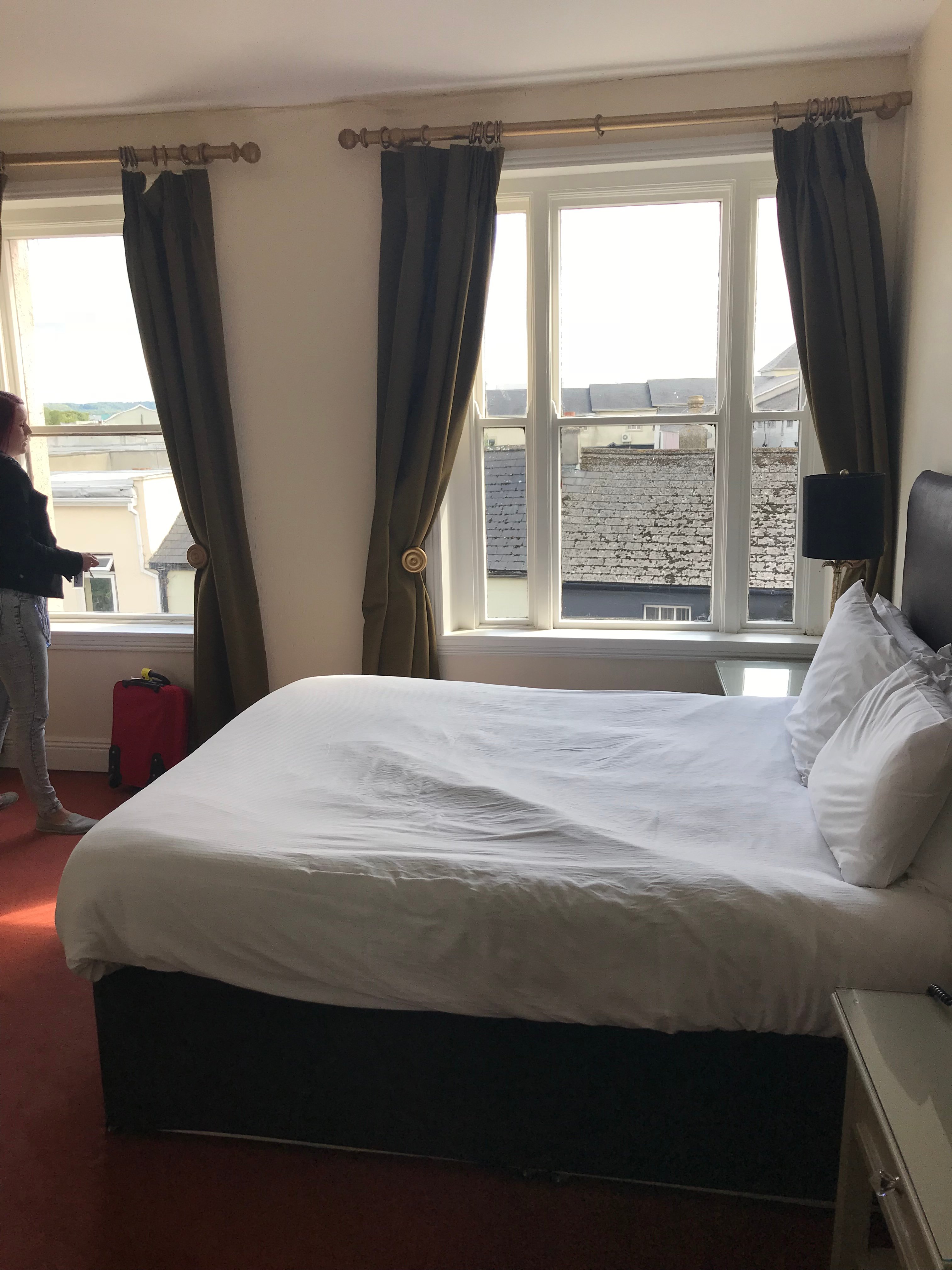 O'Loughlin's Hotel-官方