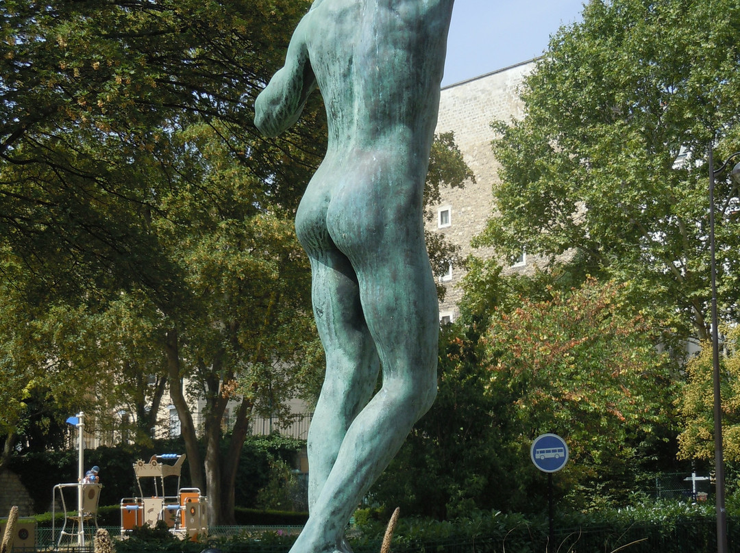 Statue l'Age d'Airain景点图片