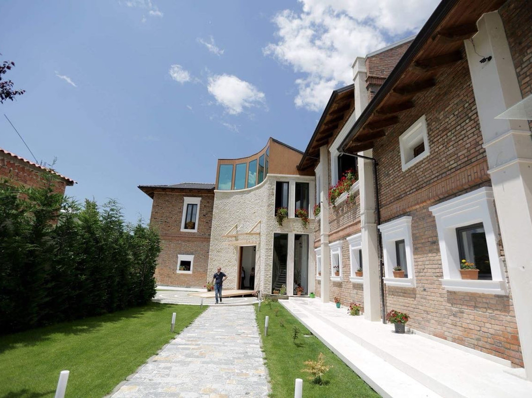 Nurellari Winery Cellar景点图片