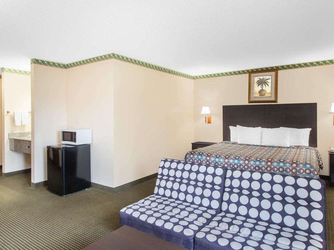 Days Inn by Wyndham Sullivan主图