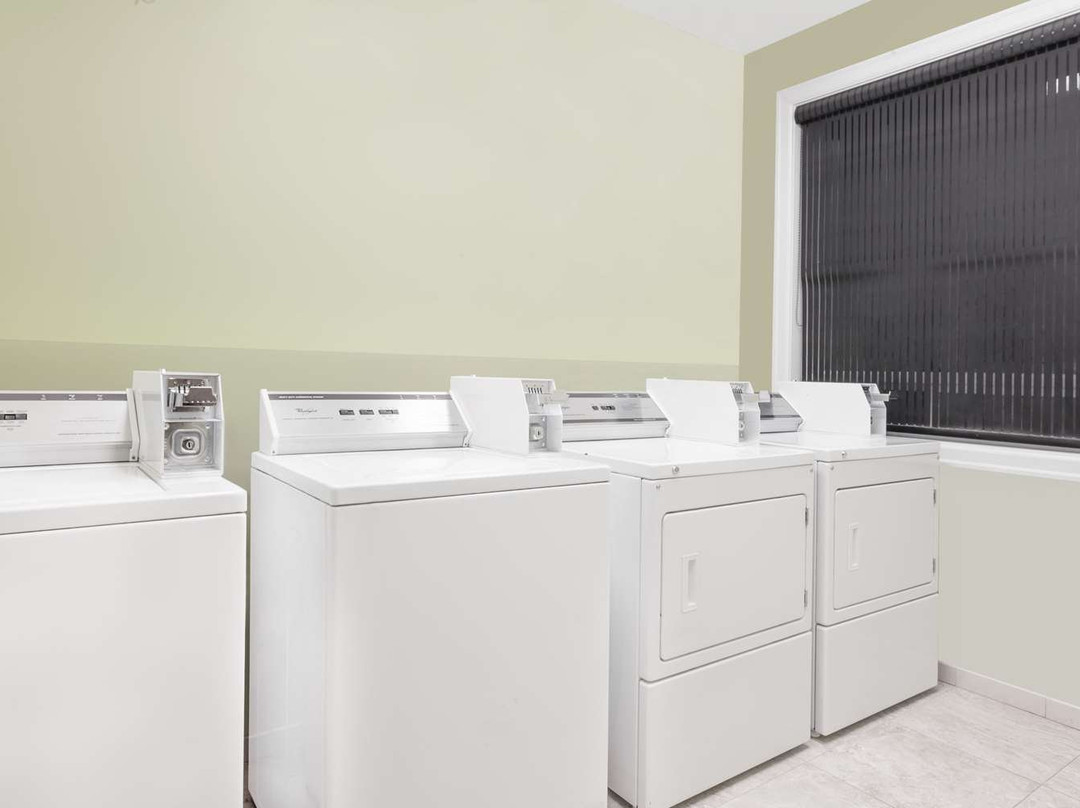 Ramada by Wyndham Carlyle主图