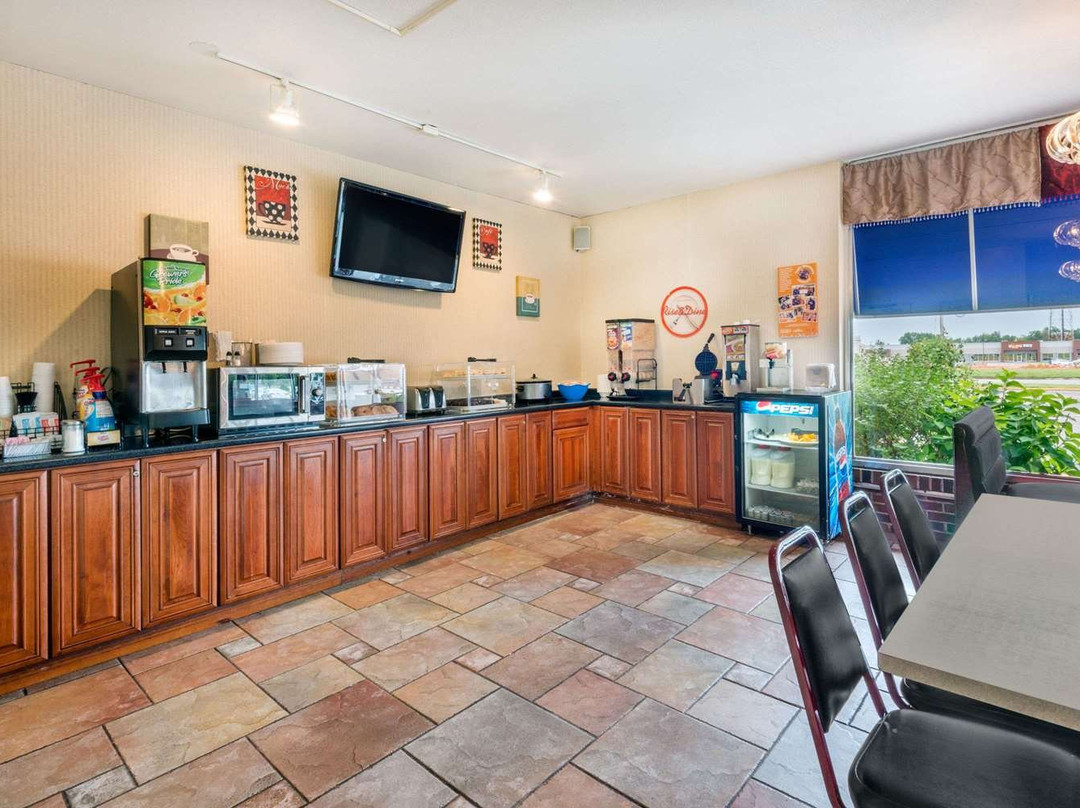 Howard Johnson by Wyndham Burlington主图