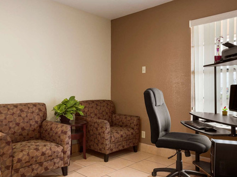 普莱森顿速8酒店主图