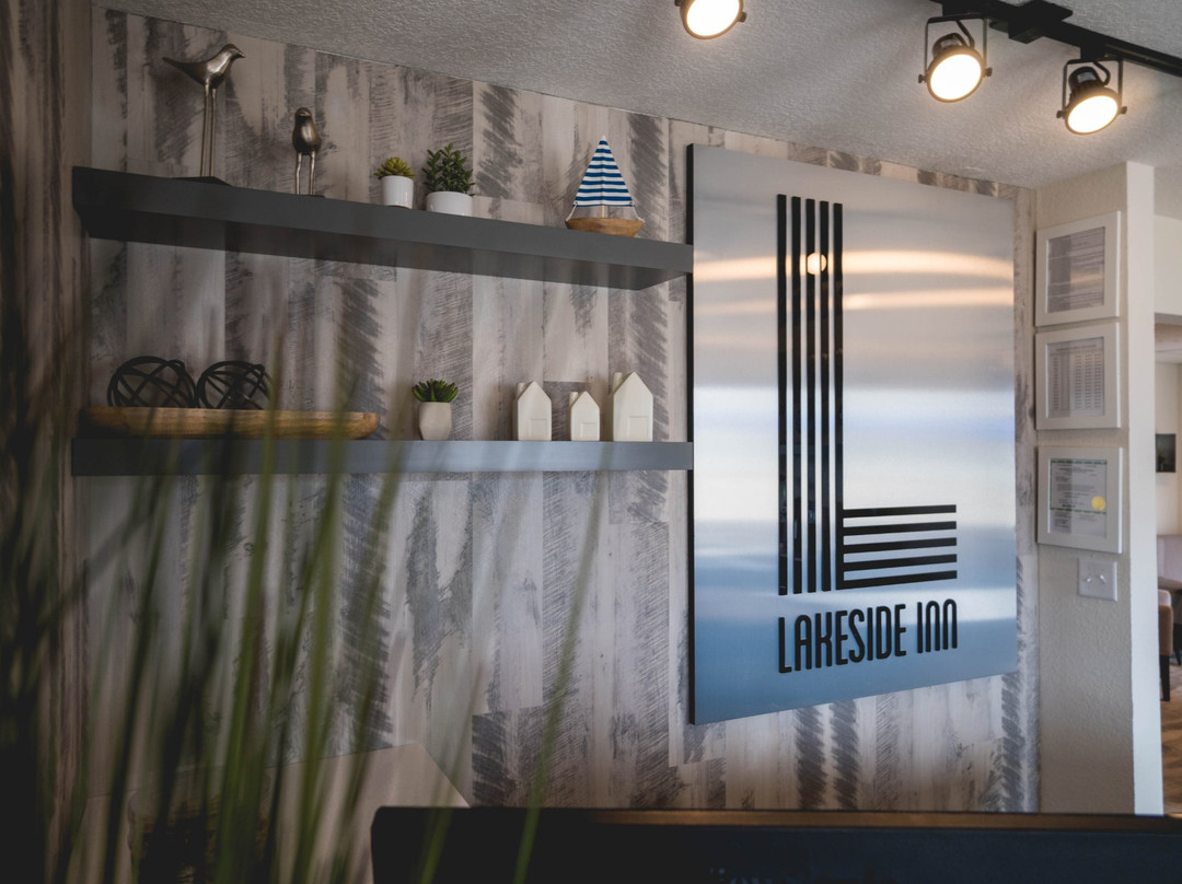 Lakeside Inn主图