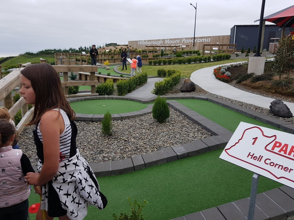 Hillsborough Mount Panorama Mini Putt景点图片