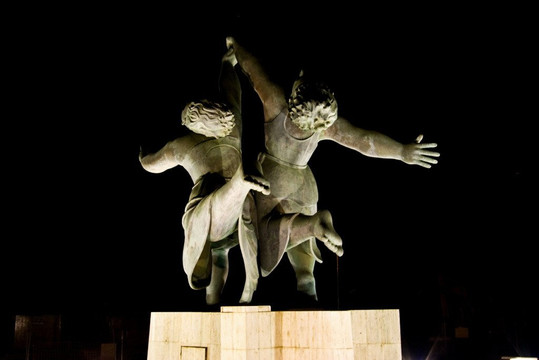 Mujeres Corriendo por la Playa-托雷莫里诺斯必去景点