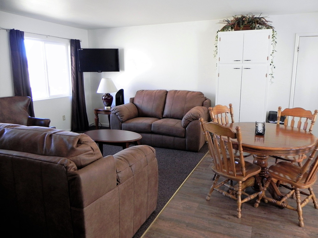 The House on Old Mill Road主图