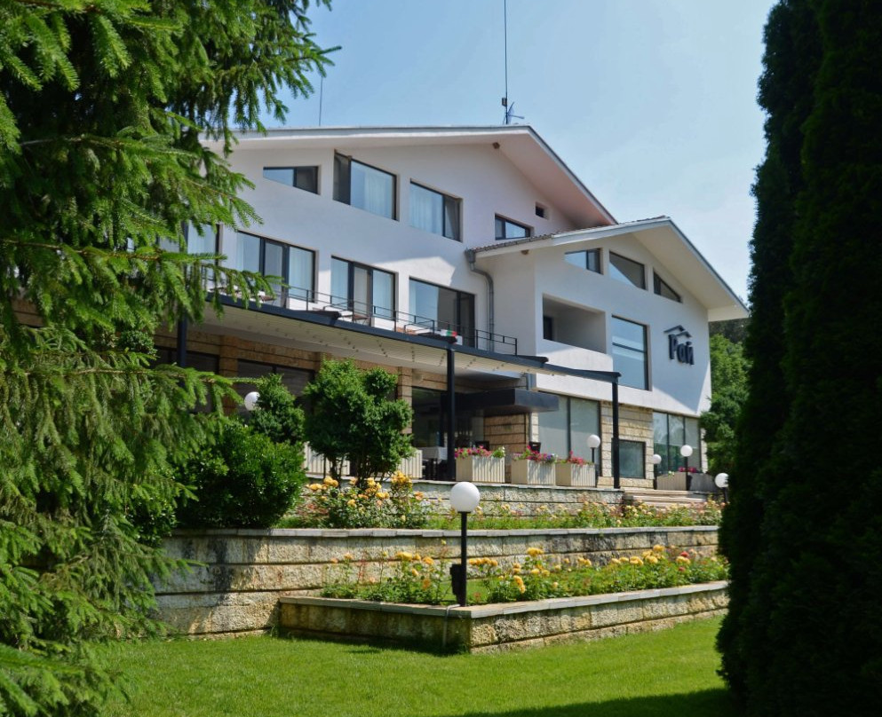 White Horse & Paradise Complex主图