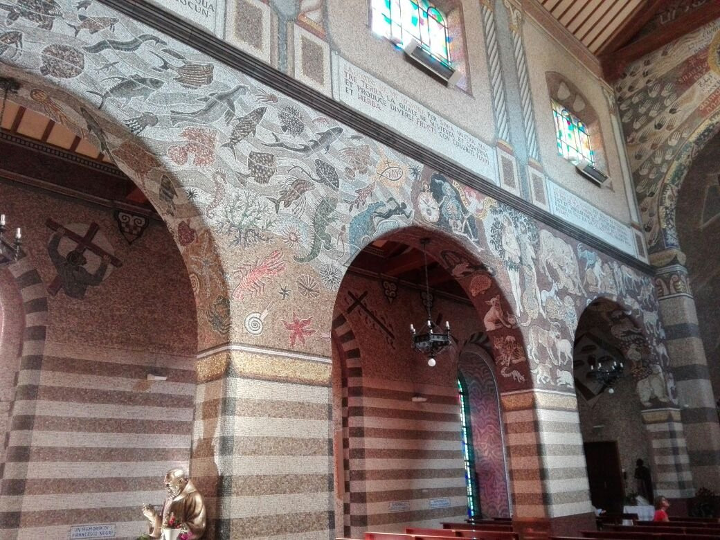 菲乌吉旅游景点-Chiesa parrocchiale di Regina Pacis