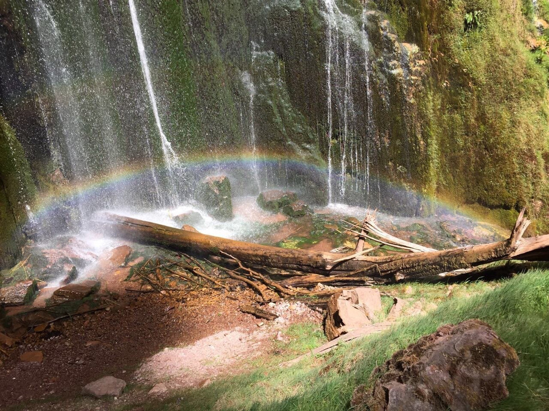 Catarata Perolniyoc景点图片