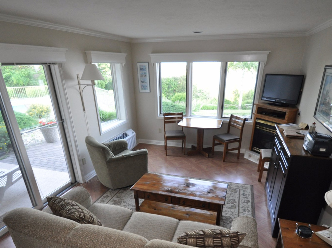 Egg Harbor酒店住宿-Bay Point Inn