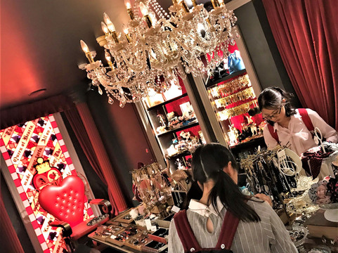 Alice on Wednesday Tokyo-涩谷区必去景点