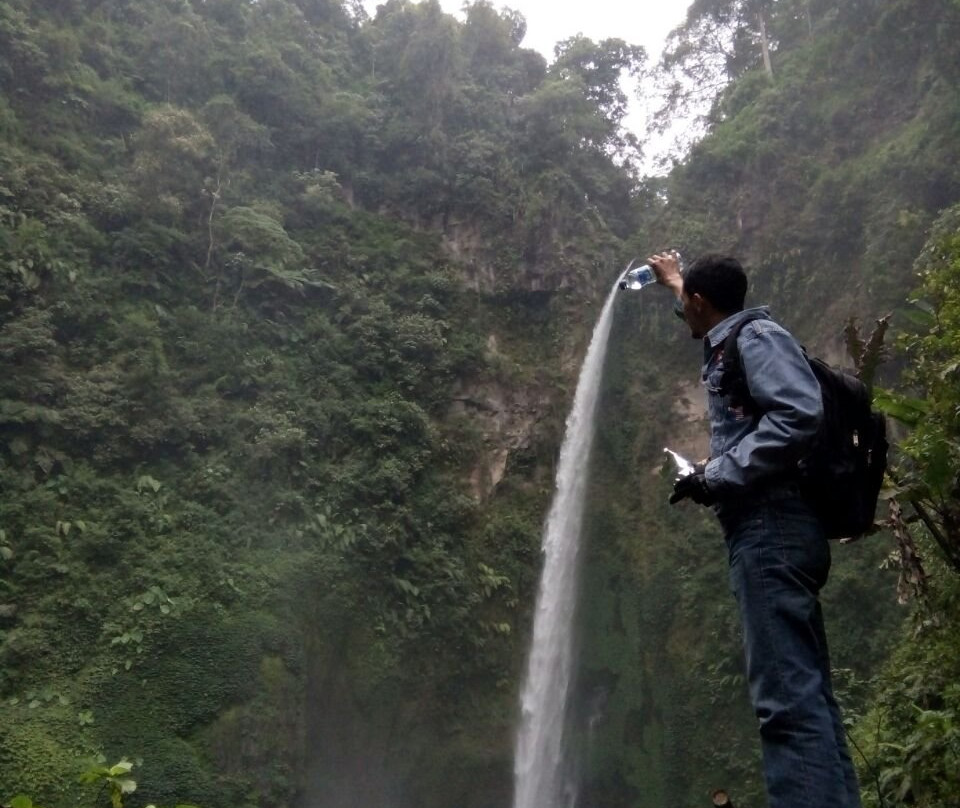 Coban Pelangi Waterfall景点图片