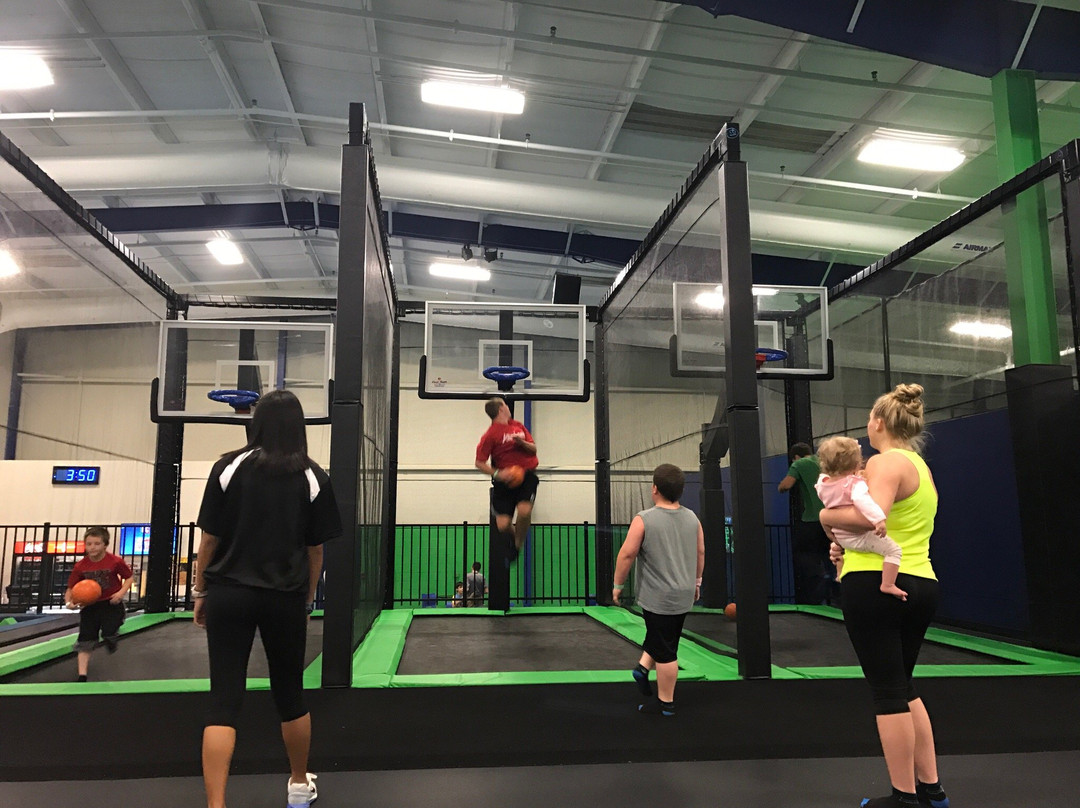 Launching Pad Trampoline Park景点图片