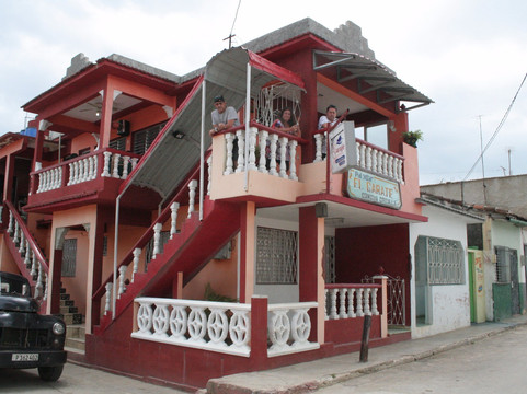 San Jose de Las Lajas餐馆和美食-El Garaje Paladar